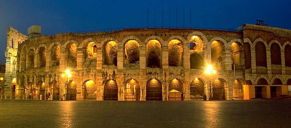 Verona, city of ancient origins Scaliger, with its many facets manages to surprise and enchant thousands of visitors from all over the world.